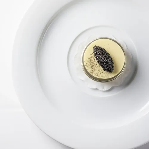 Restaurant-Havlit_Faaborg-Fjord_Hvid ckokolade med kaviar.webp